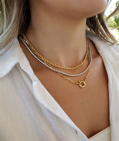 chanel com ferragem prata e ouro|Colares.